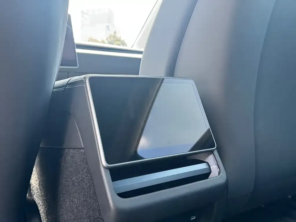 Tesla Model 3 — фото 2