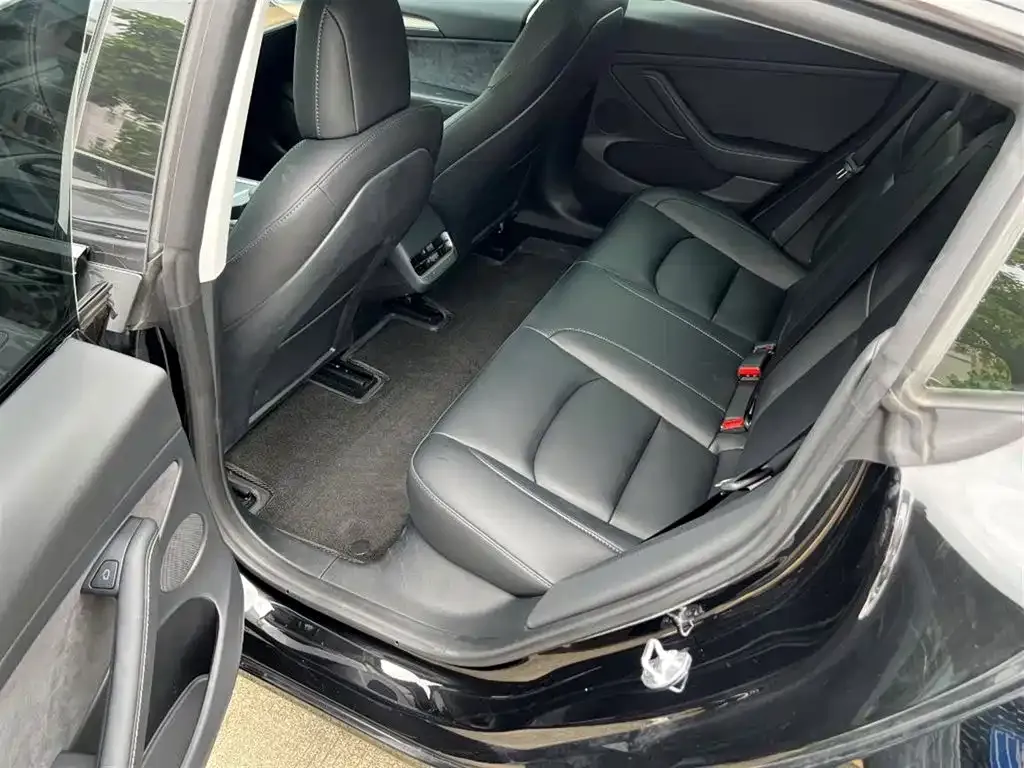 Tesla Model 3 — фото 3