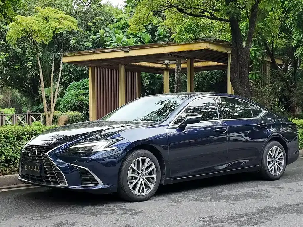 Lexus ES — фото 1