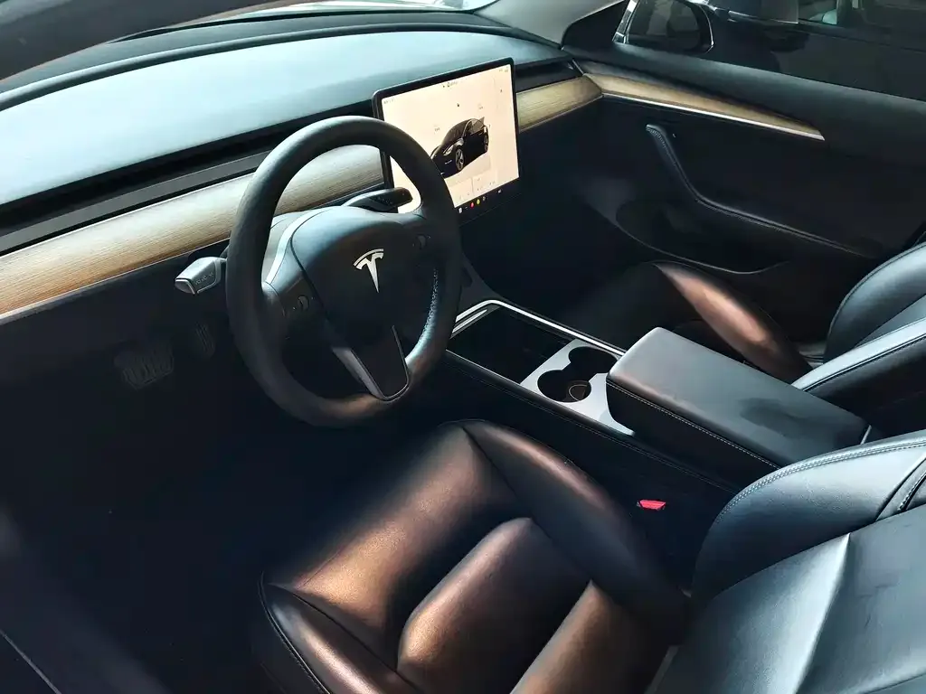 Tesla Model 3 — фото 7