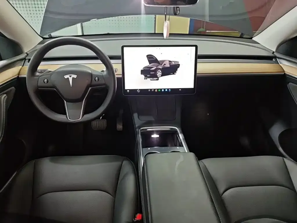 Tesla Model Y — фото 6