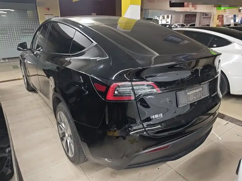 Tesla Model Y — фото 4