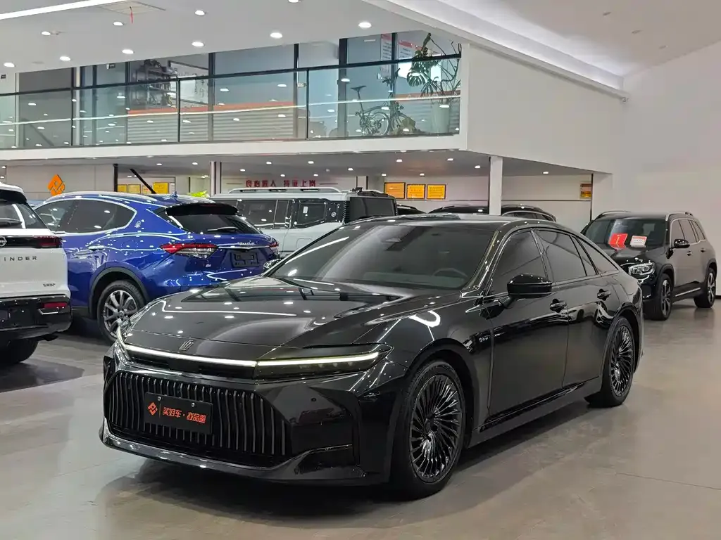 Toyota Crown (Import) — фото 1