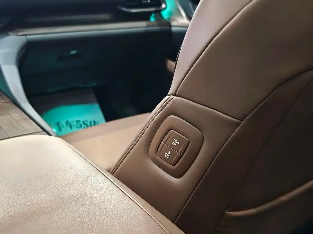 Toyota Crown (Import) — фото 2