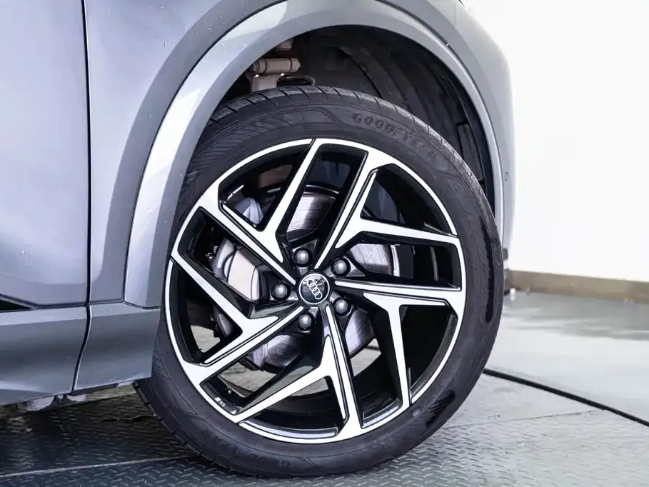 Audi Q6L e-tron — фото 10