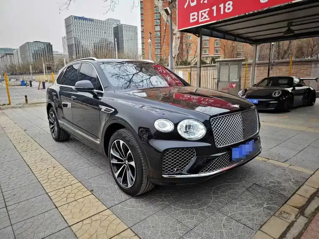 Bentley Bentayga — фото 1