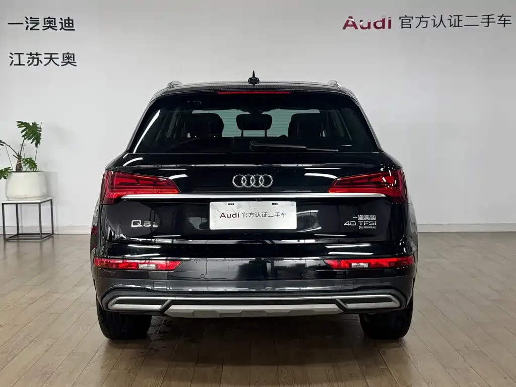 Audi Q5L — фото 9
