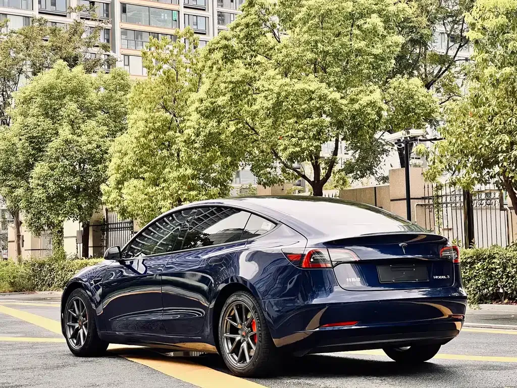 Tesla Model 3 — фото 7