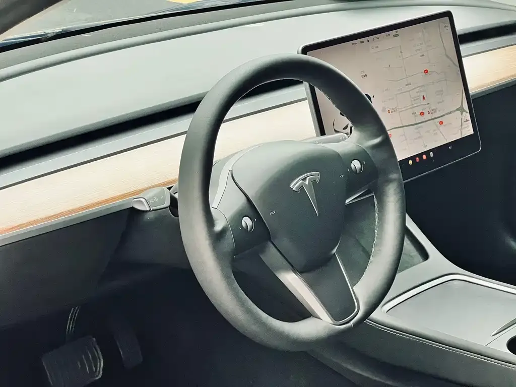 Tesla Model 3 — фото 9