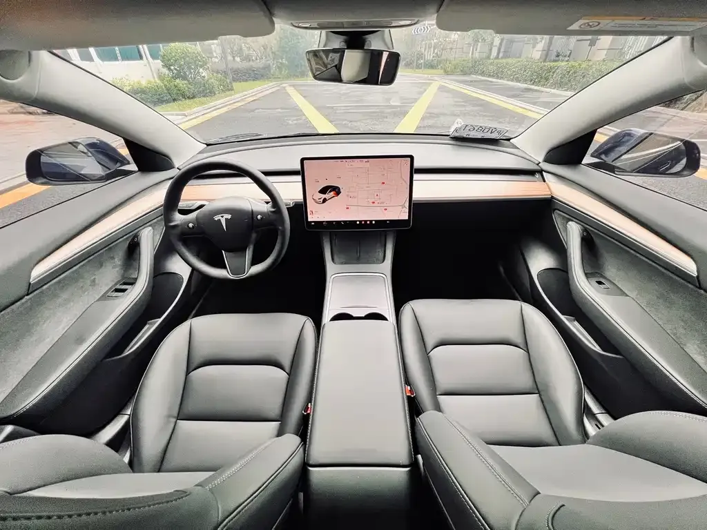 Tesla Model 3 — фото 4