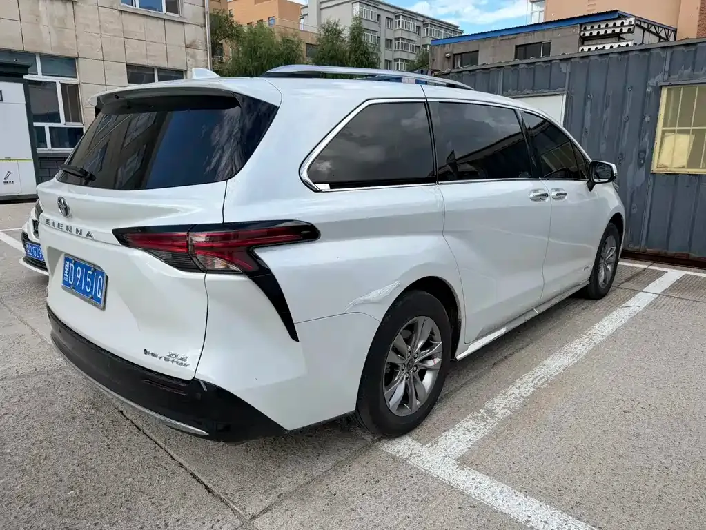 Toyota Sienna — фото 6