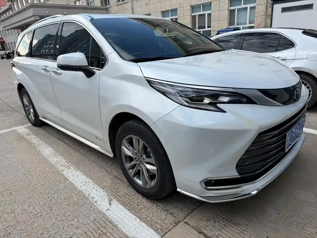 Toyota Sienna — фото 7