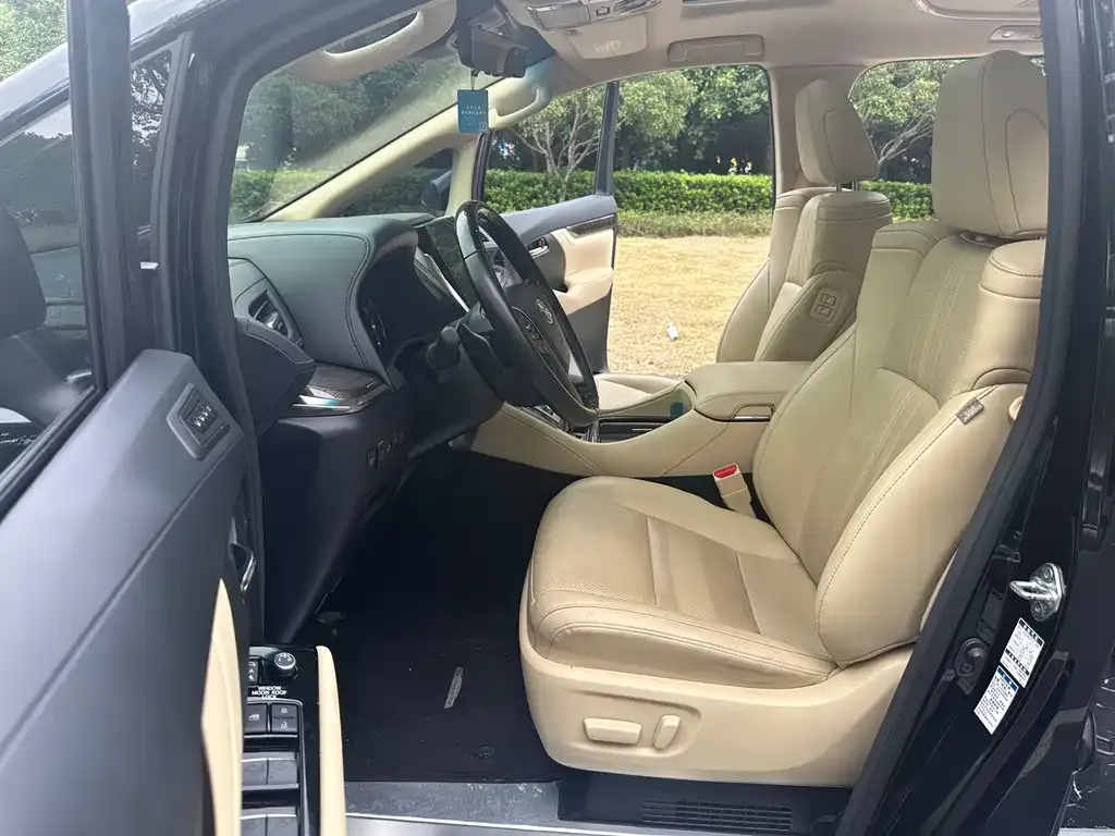 Toyota Alphard — фото 5