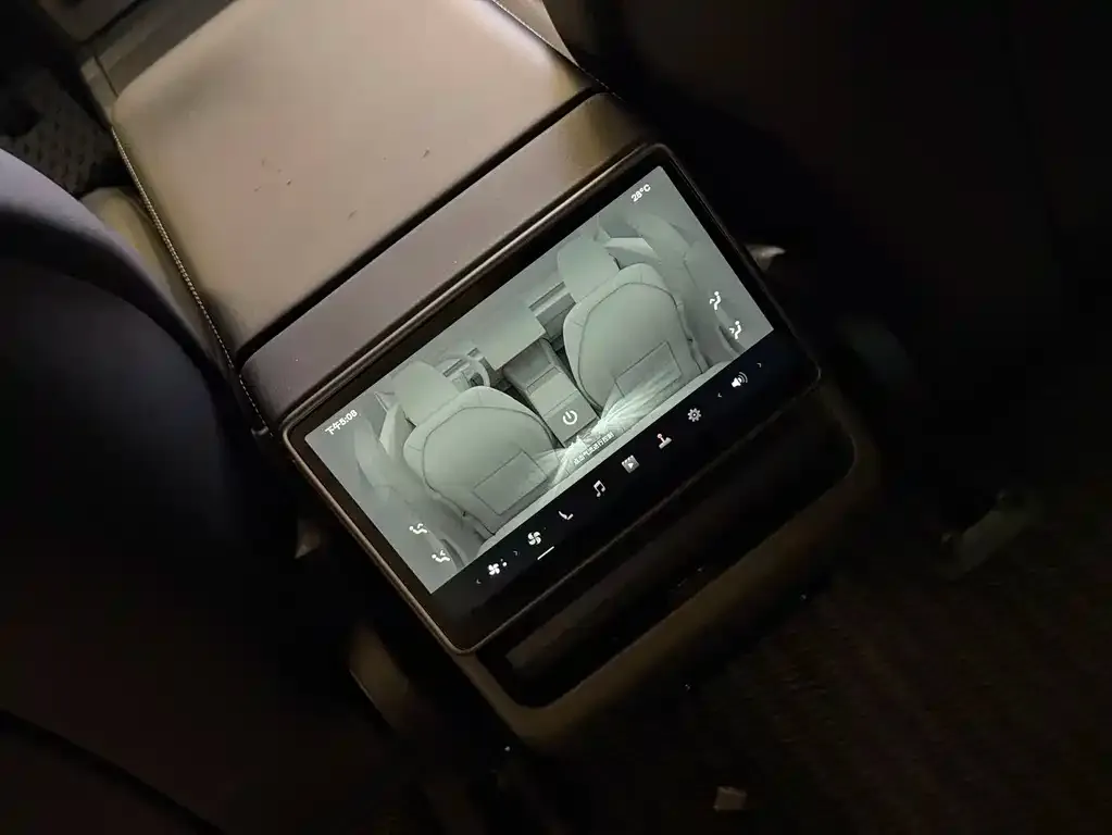 Tesla Model 3 — фото 2