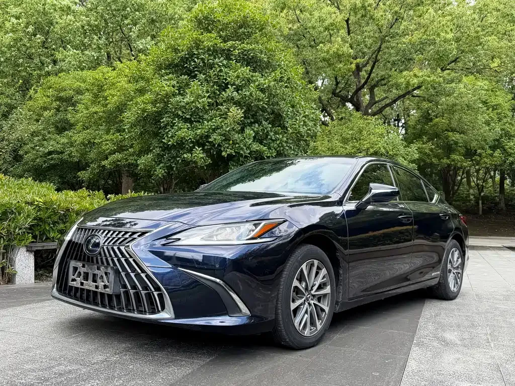 Lexus ES — фото 1
