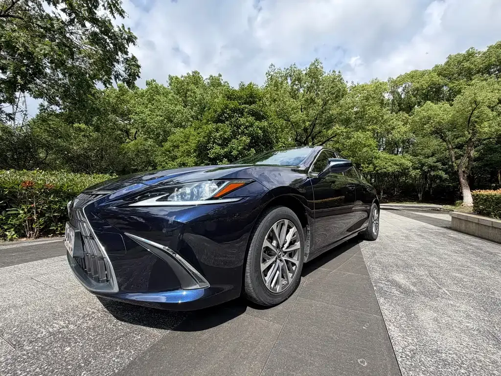 Lexus ES — фото 7