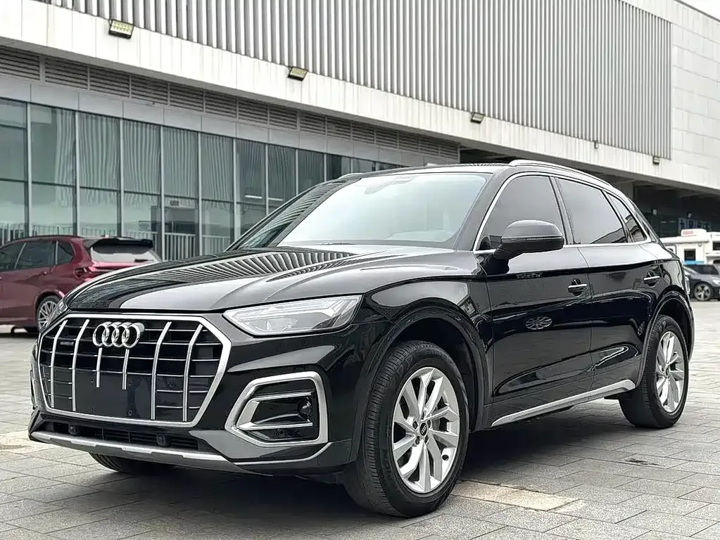 Audi Q5L — фото 1