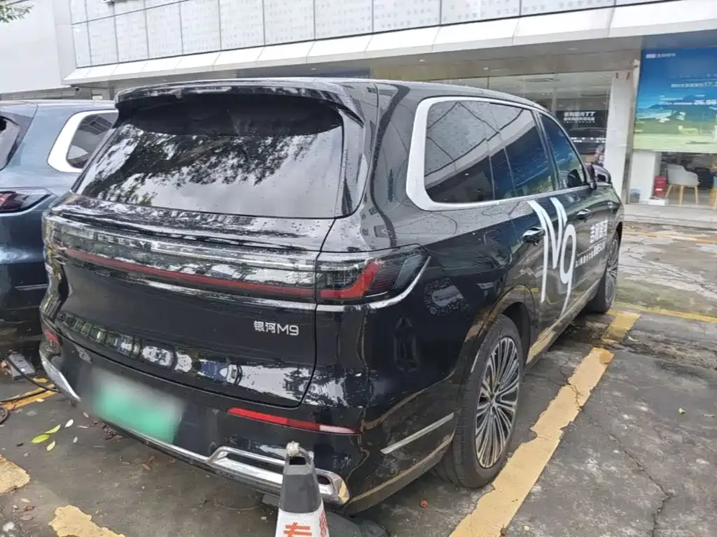 Geely Galaxy M9 — фото 4