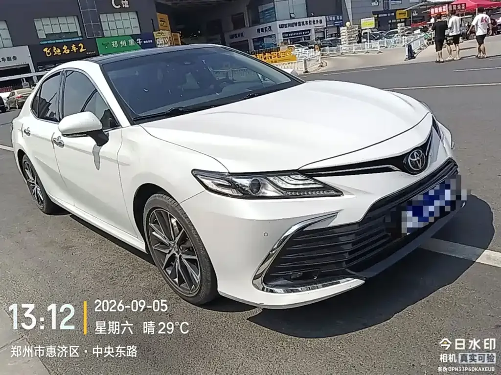 Toyota Camry — фото 9