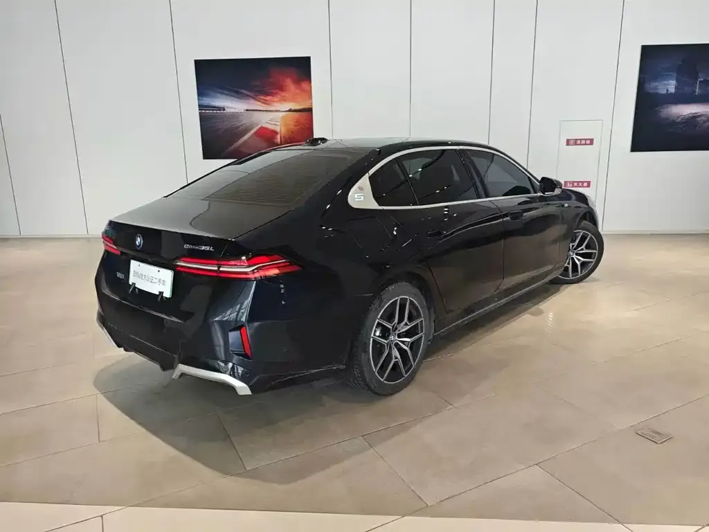 BMW i5 — фото 3
