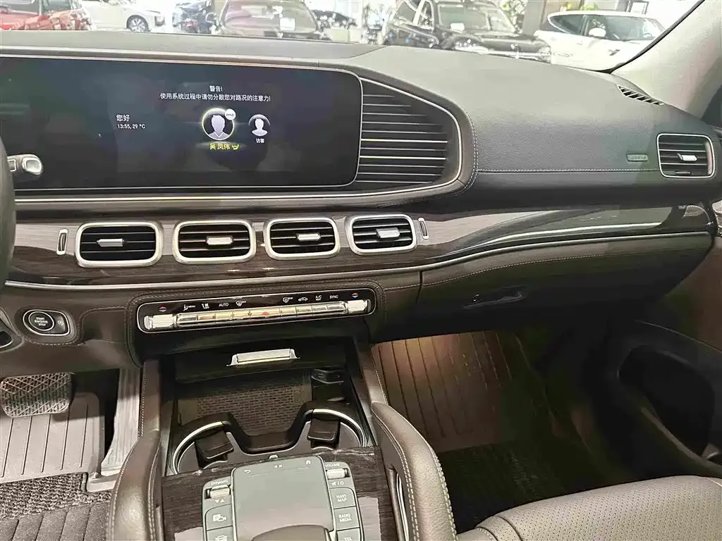 Mercedes-Benz GLS — фото 9