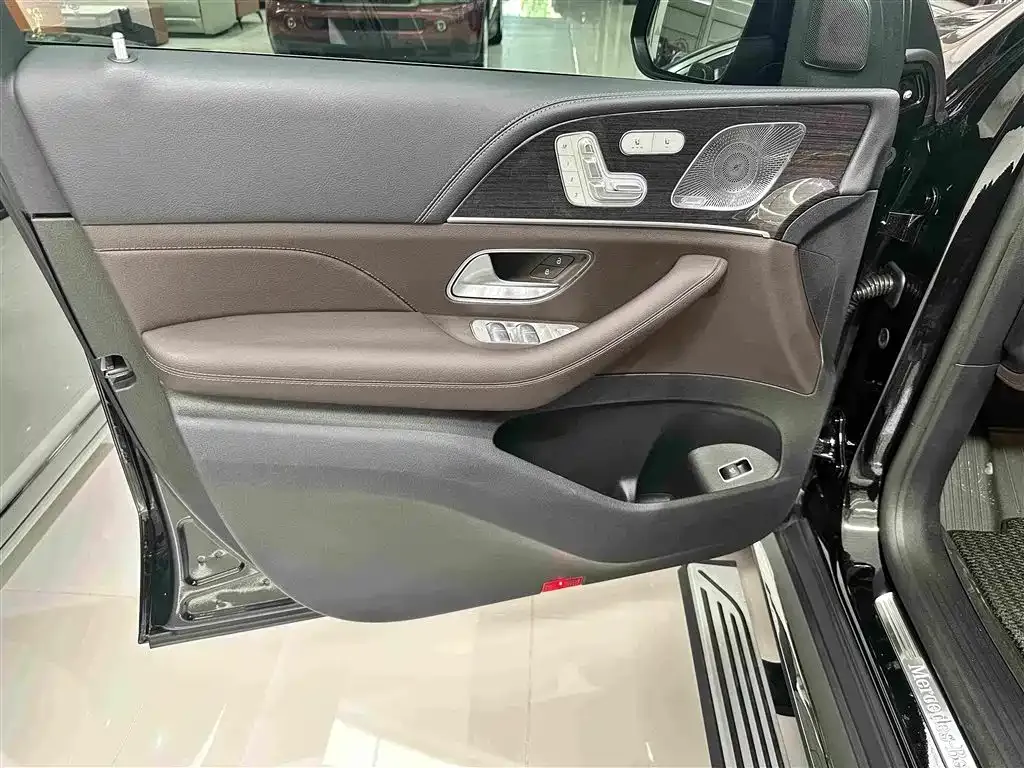 Mercedes-Benz GLS — фото 10