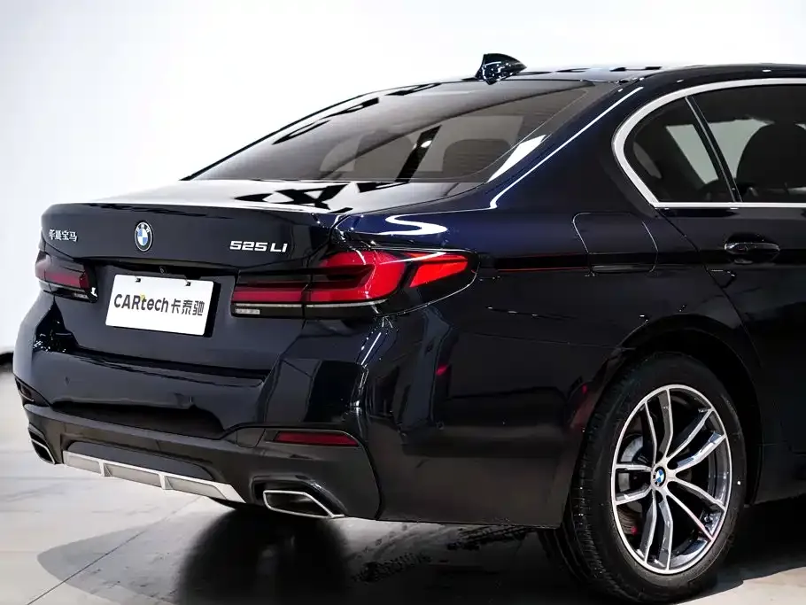 BMW 5 Series — фото 8