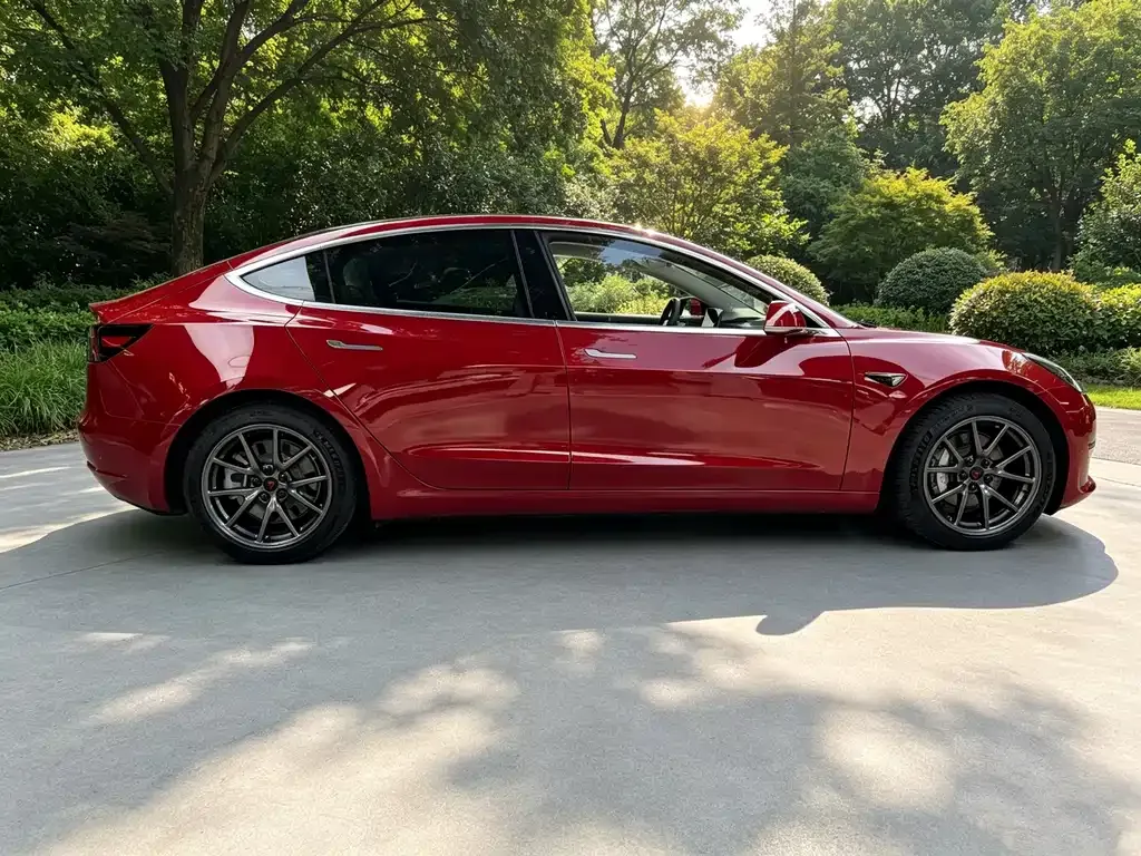 Tesla Model 3 — фото 9