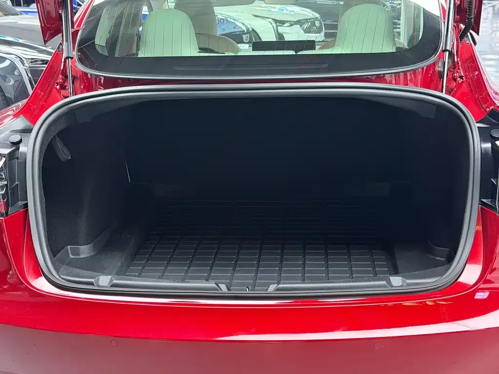 Tesla Model 3 — фото 8