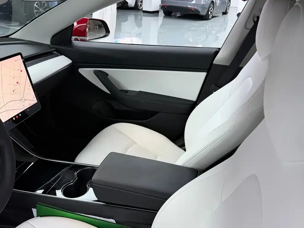 Tesla Model 3 — фото 5