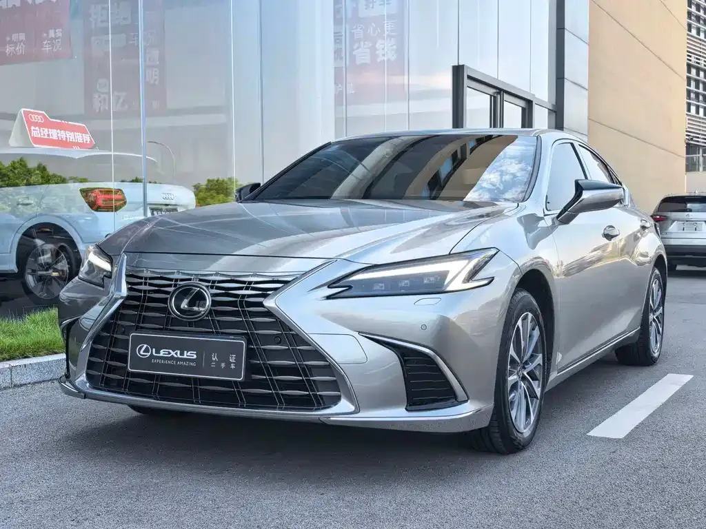 Lexus ES — фото 1