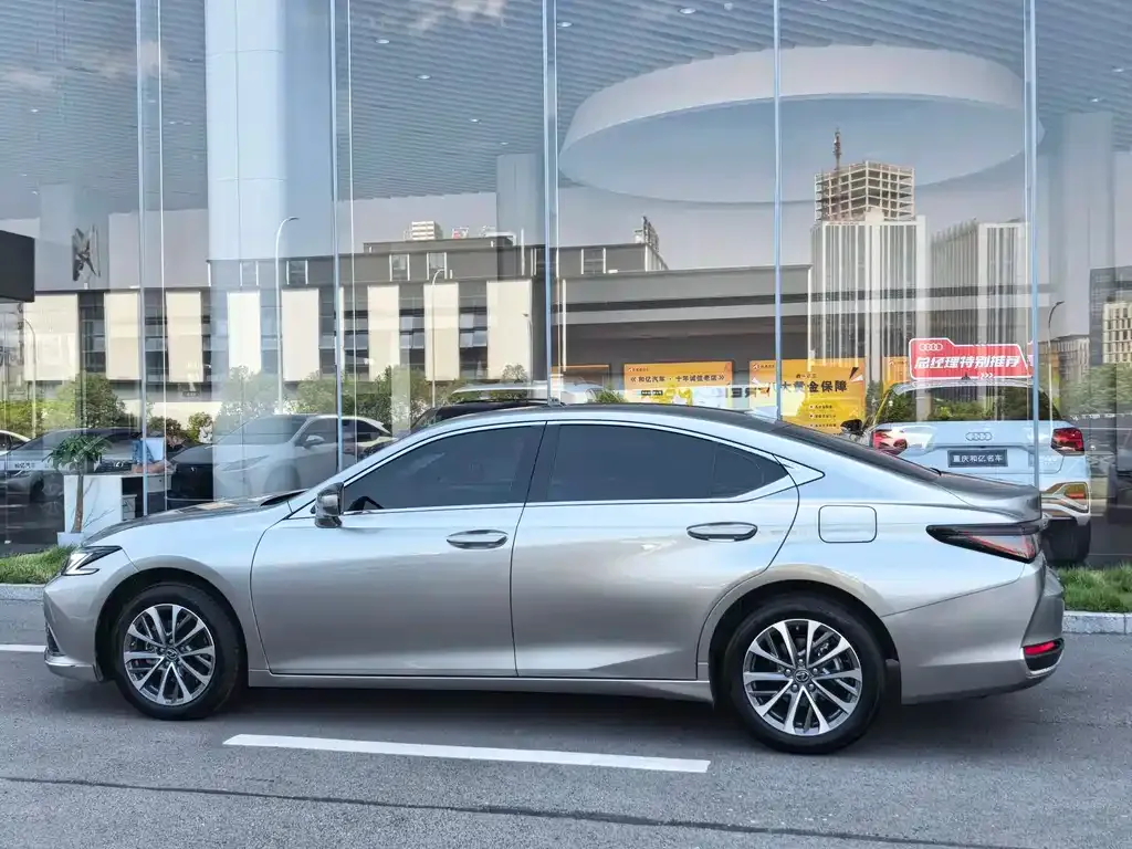 Lexus ES — фото 10
