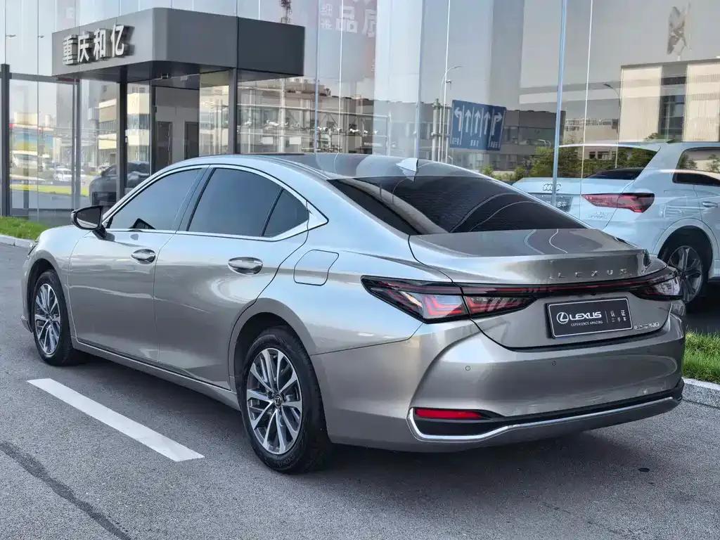 Lexus ES — фото 4