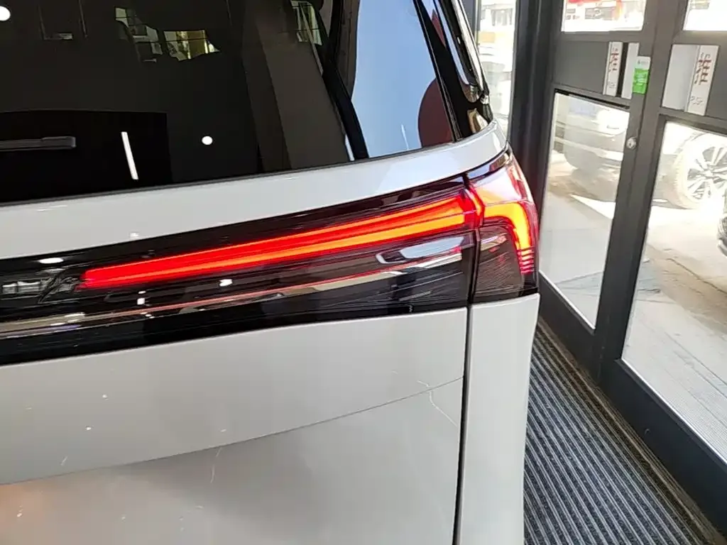 Buick GL8 Hybrid — фото 10