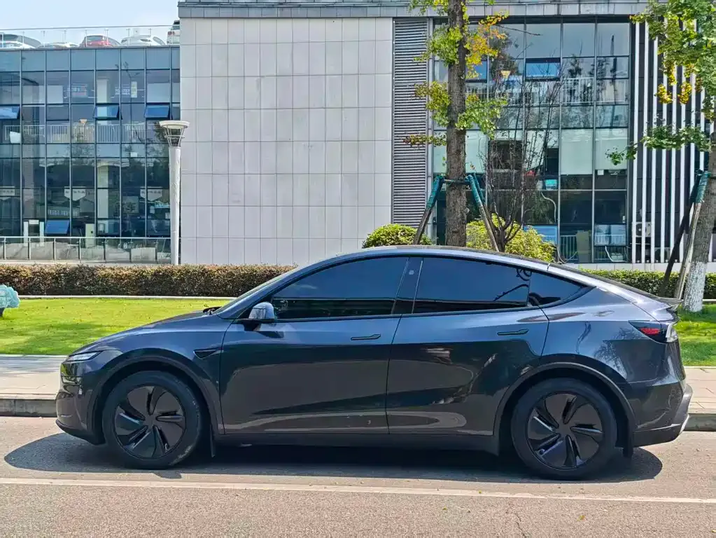 Tesla Model Y — фото 4