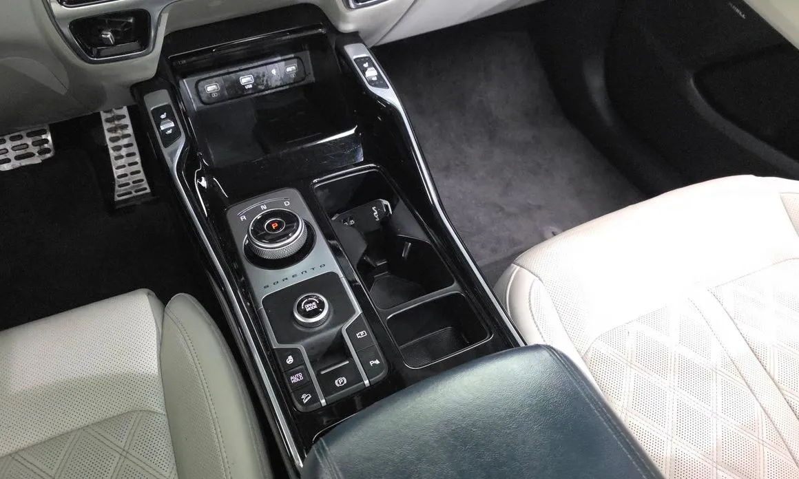 Kia Sorento — фото 9
