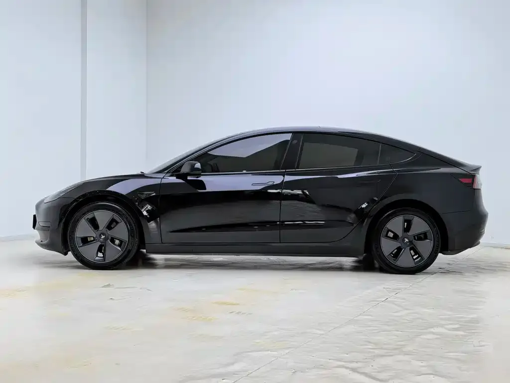 Tesla Model 3 — фото 7