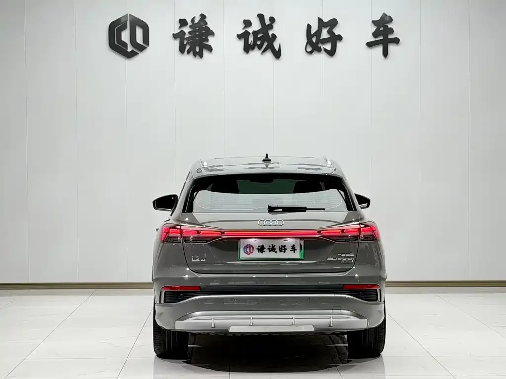 Audi Q4 e-tron — фото 2
