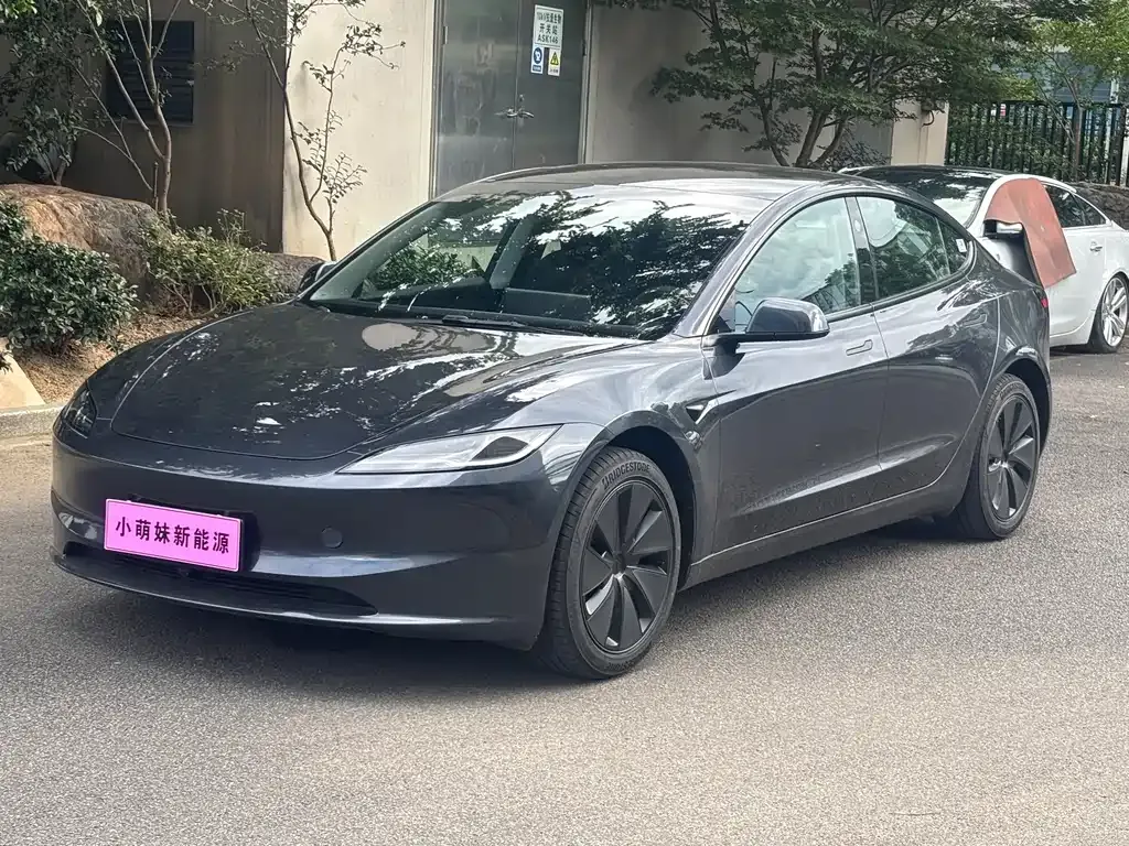 Tesla Model 3 — фото 1