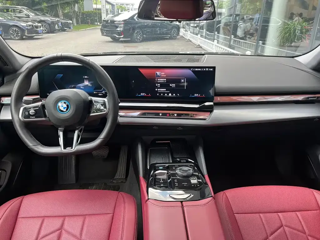 BMW i5 — фото 10