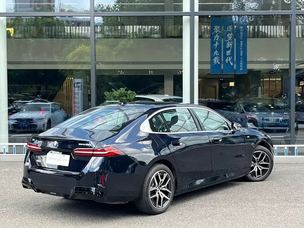 BMW i5 — фото 9