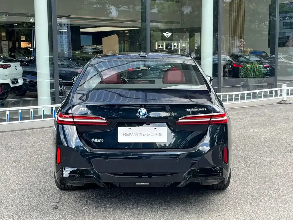 BMW i5 — фото 3