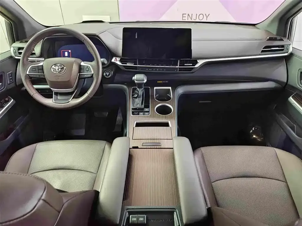 Toyota Granvia — фото 8