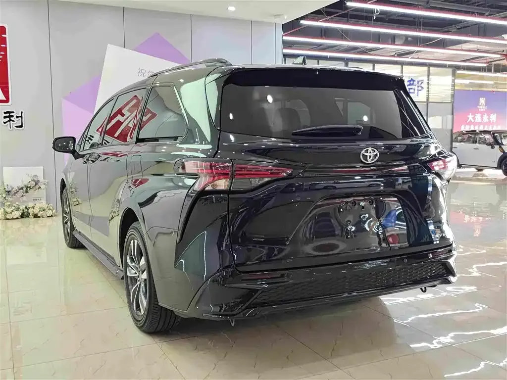 Toyota Granvia — фото 9