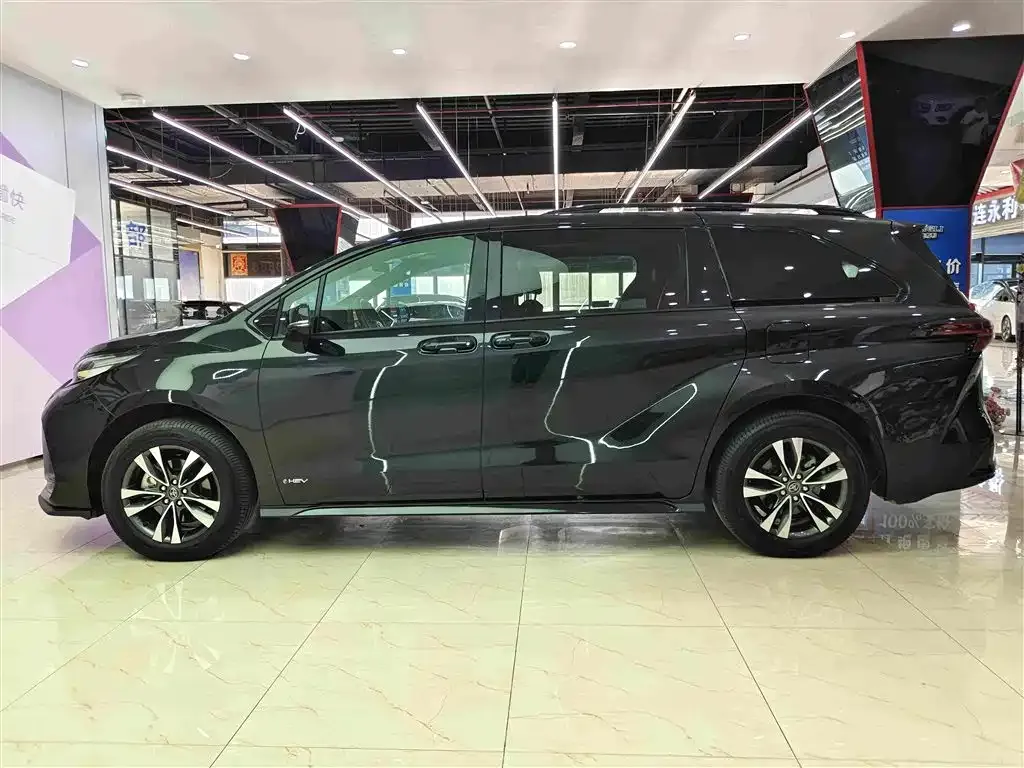 Toyota Granvia — фото 7