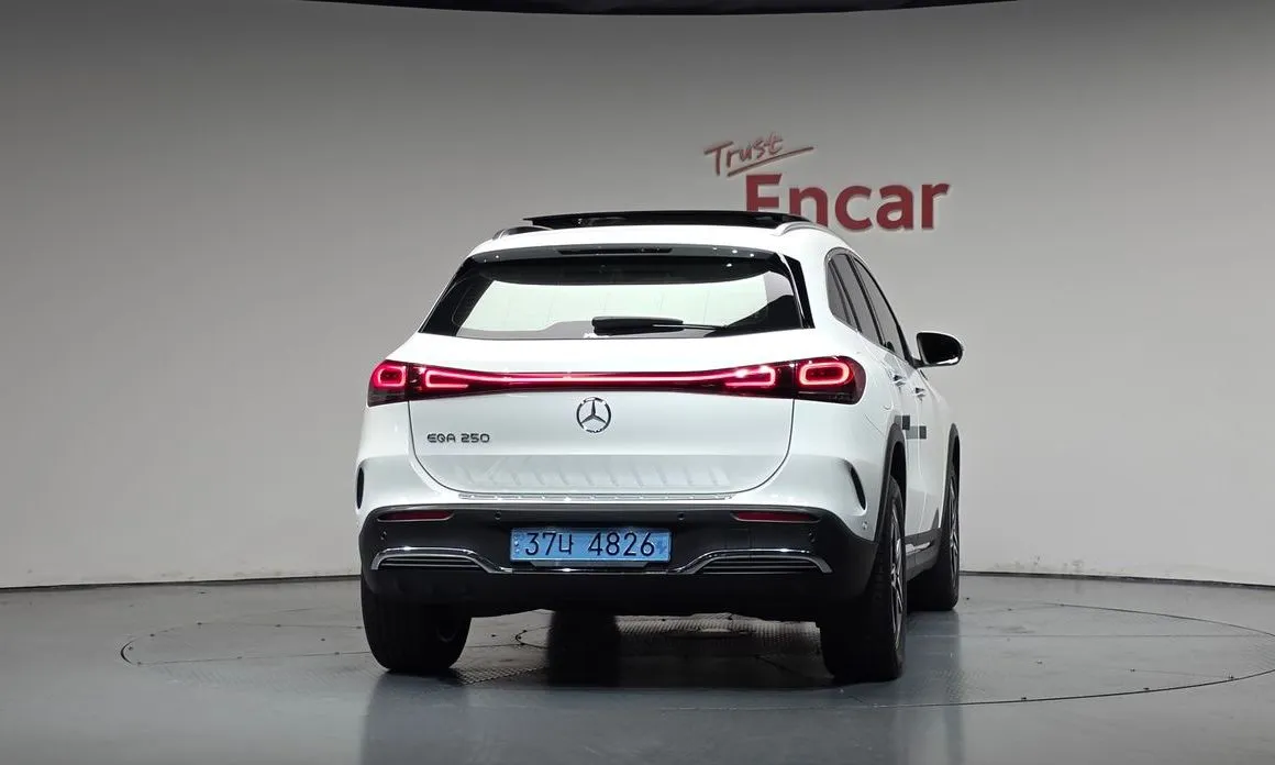 Mercedes-Benz EQA — фото 6