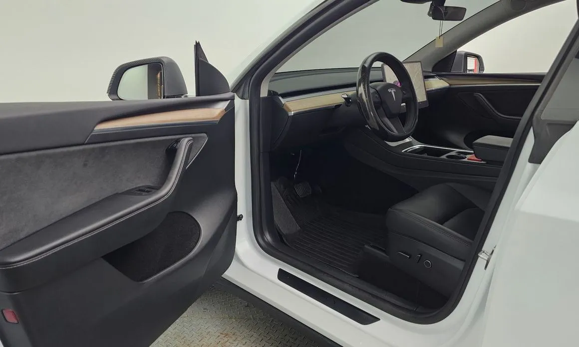 Tesla Model Y — фото 8