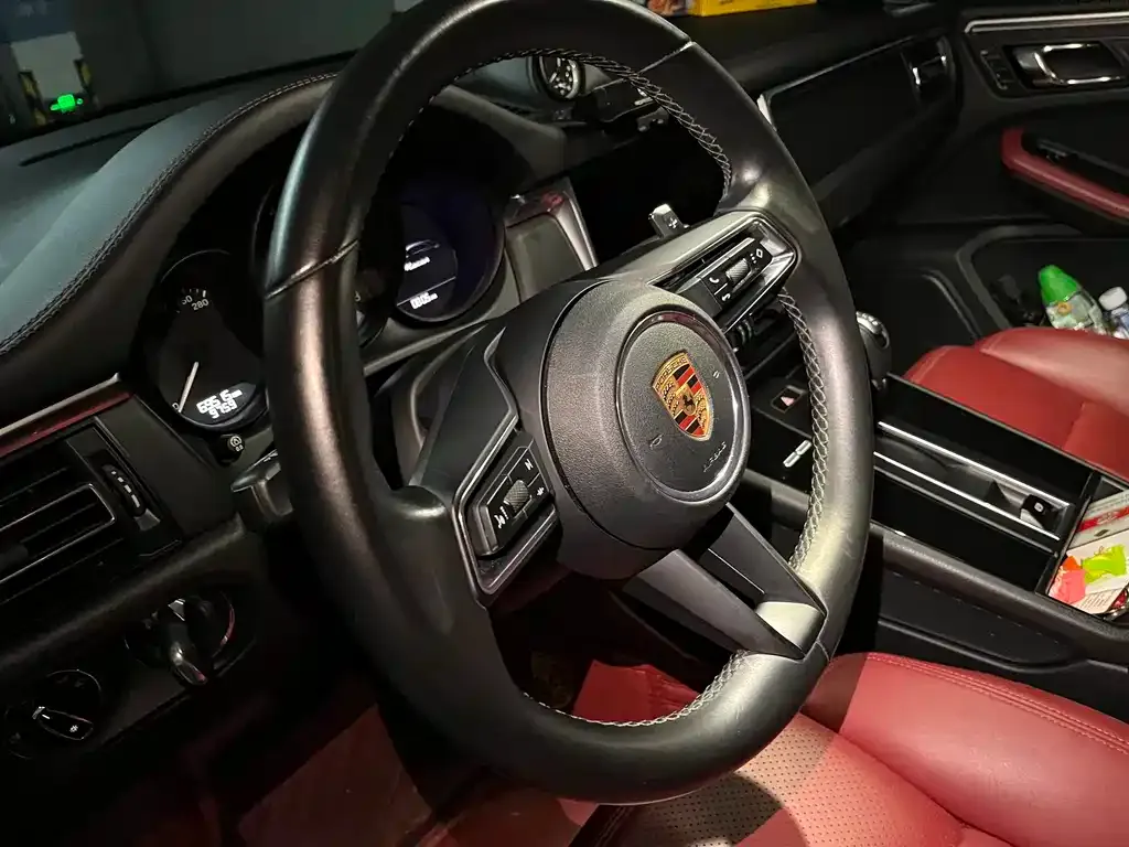 Porsche Macan — фото 9