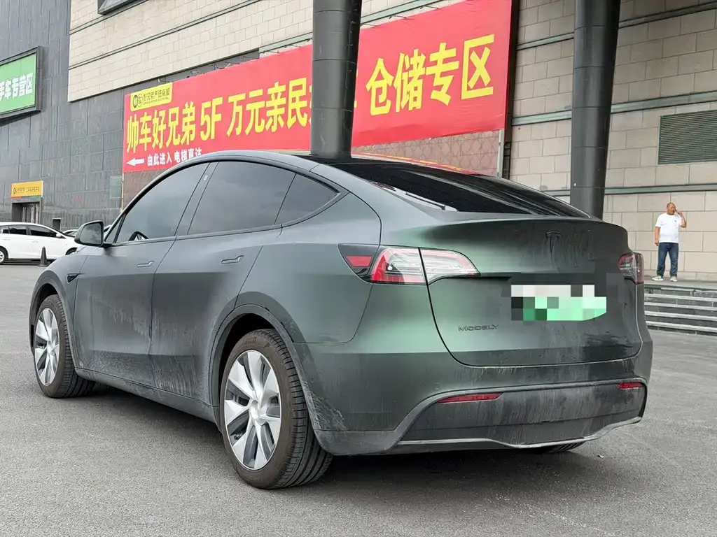 Tesla Model Y — фото 6