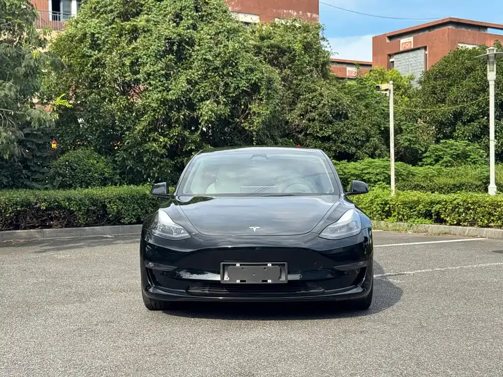 Tesla Model 3 — фото 7